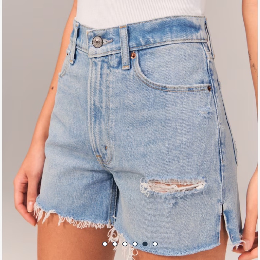 NWT Abercrombie high rise mom short